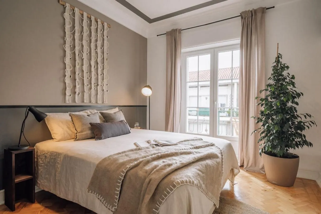 Meran - 3 Bedrooms And Terrace In Alvalade 리스본 아파트